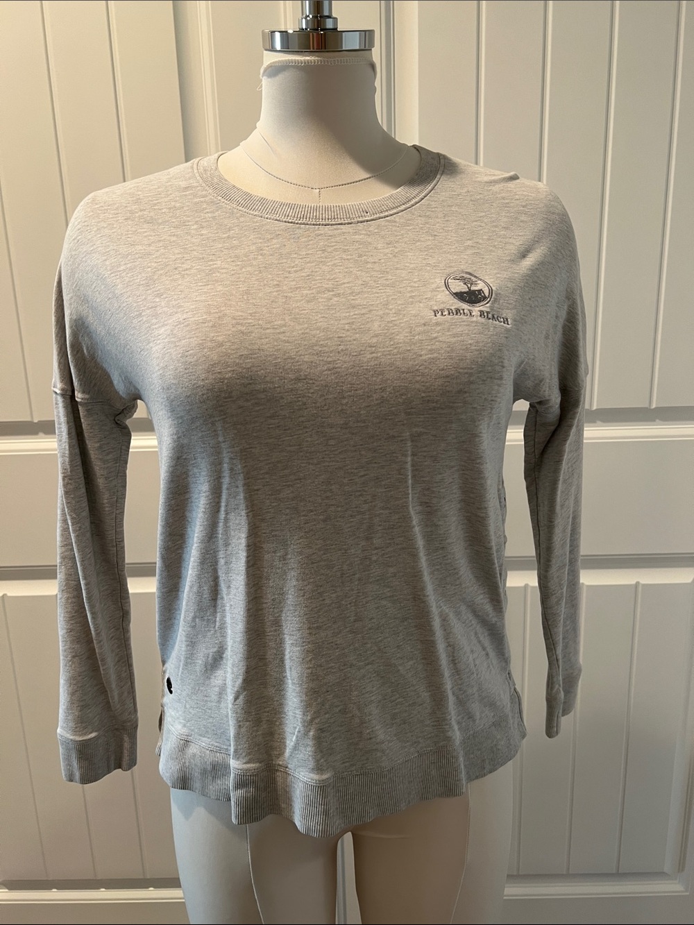 Pebble Beach Light Gray Long-Sleeve Crewneck Sweatshirt